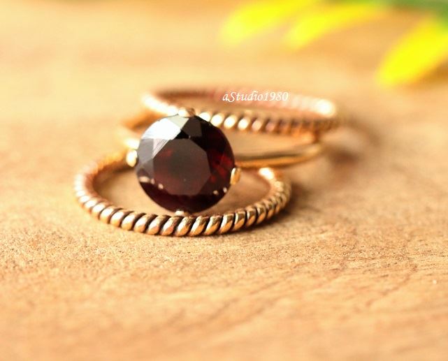 Artisan 18K Gold Garnet ring, Birthstone Ring,handmade stack ring