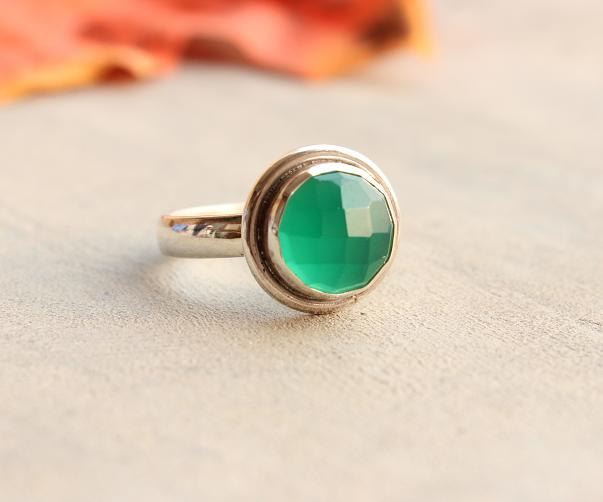 Green onyx ring, Emerald green silver ring, Round faceted ring