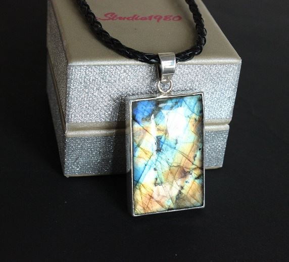 Labradorite pendant Bezel pendant OOAK