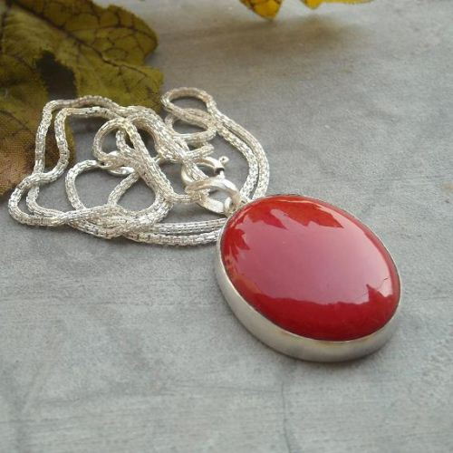 Oval red coral pendant chain