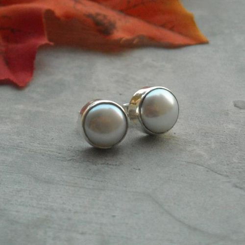 White pearl stud earrings 10mm