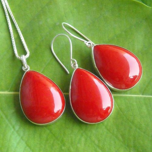 Red coral pendant and earrings